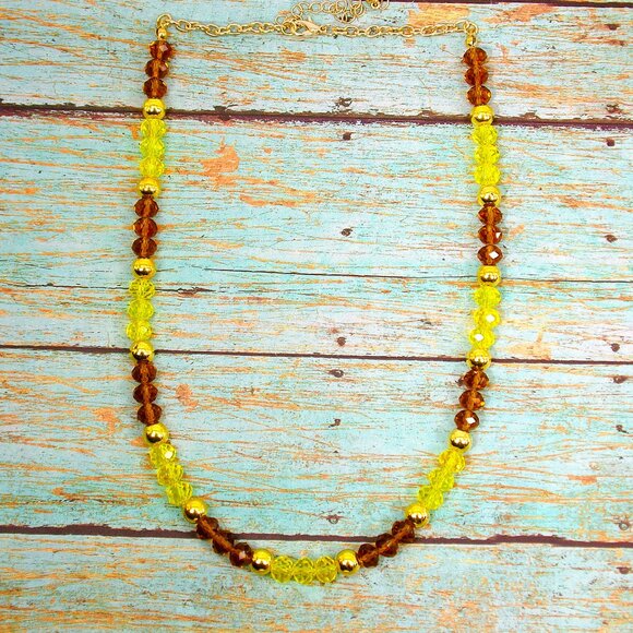 Yellow and brown all glass bead necklace mixed with polished gold beads. - Picture 7 of 8